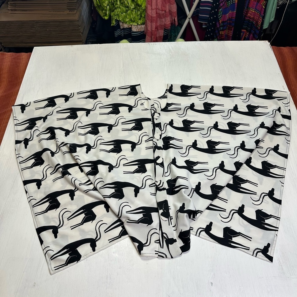 Black White Antelope Print Cape Top One Size Button Front Art Graphic Ponchos - Picture 3 of 8